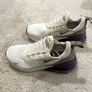 Nike Air Max 270 Women’s Sneakers